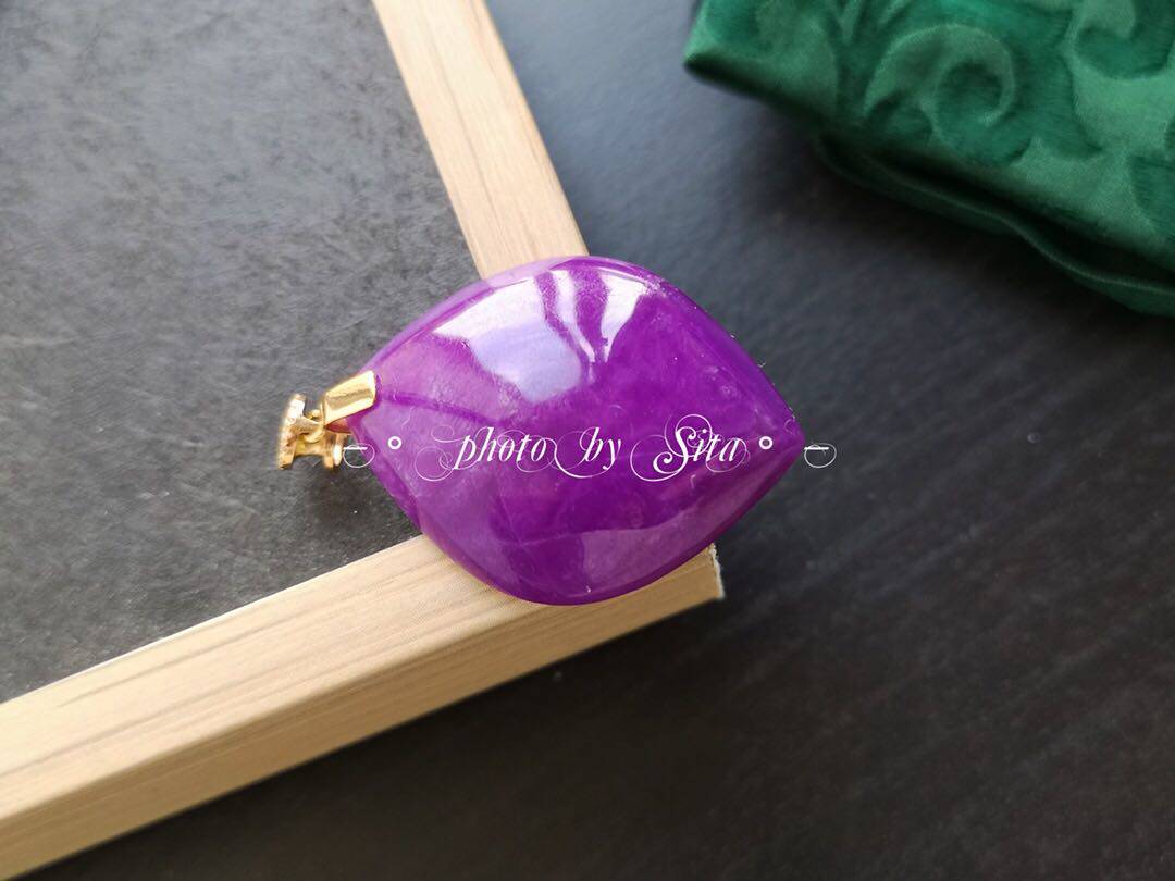 禄存阁 艳若桃李 珍爱的一枚果冻紫桃红舒俱来素面吊坠老料色标