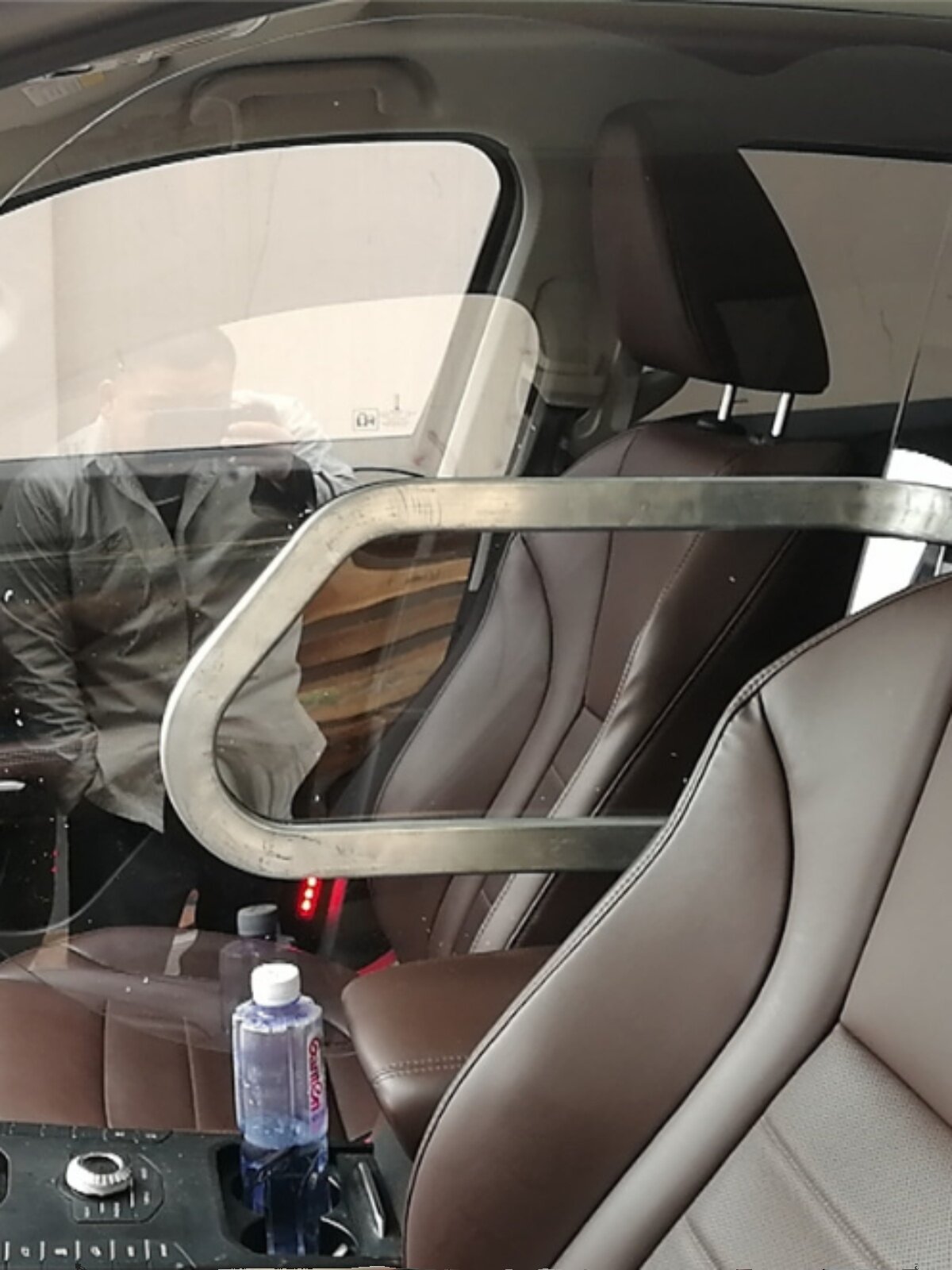 新品高透明出租车防护栏网约车防劫板防护网出租车安全网出租车品