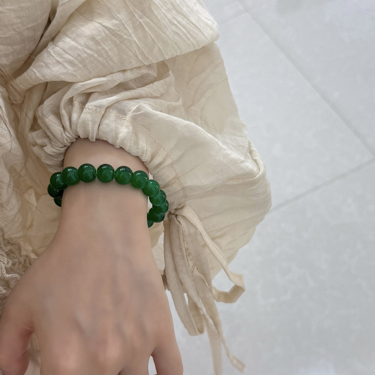 新款绿色手链女小众设计圆珠手串新中式轻奢高级感时尚串珠手饰潮 - 封面