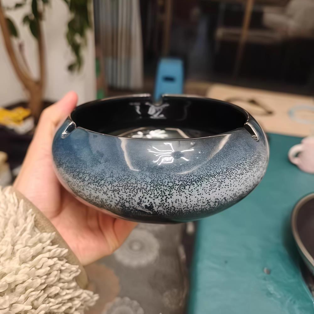 真的被这个烟灰缸给高级到了