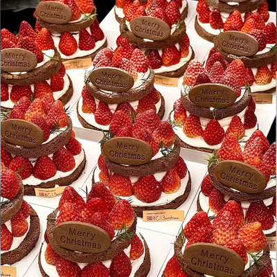2025圣诞节氛围夹心奶油草莓蛋糕