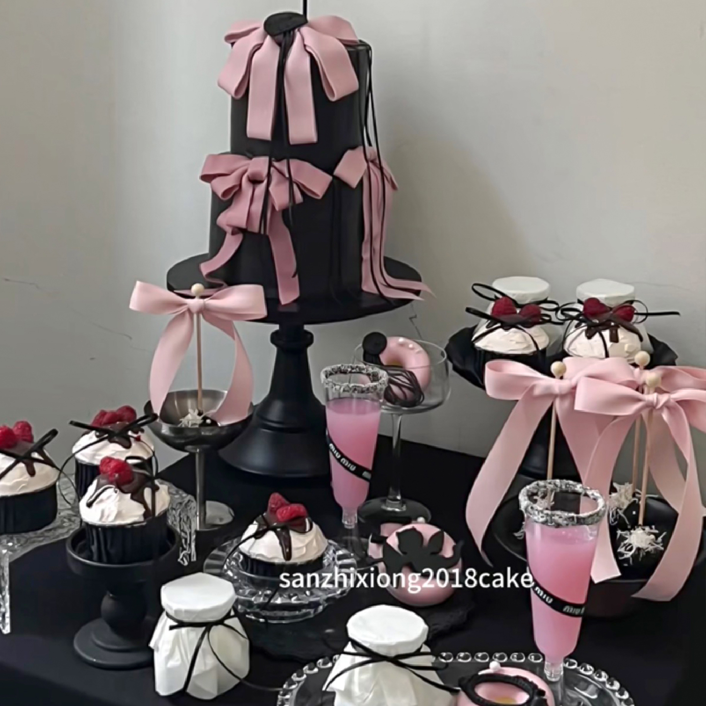 黑粉系情侣纪念日订婚宴甜品台梦幻婚礼DIY蝴蝶结纸杯香槟杯插件