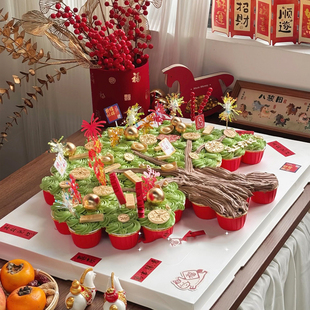国风新年除夕夜家庭聚餐摇钱树纸杯蛋糕装饰手绘元宝金币马年装扮