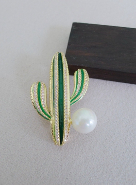 LU金色电镀保色滴油绿色沙漠仙人掌微镶锆石男士女士通用商务胸针