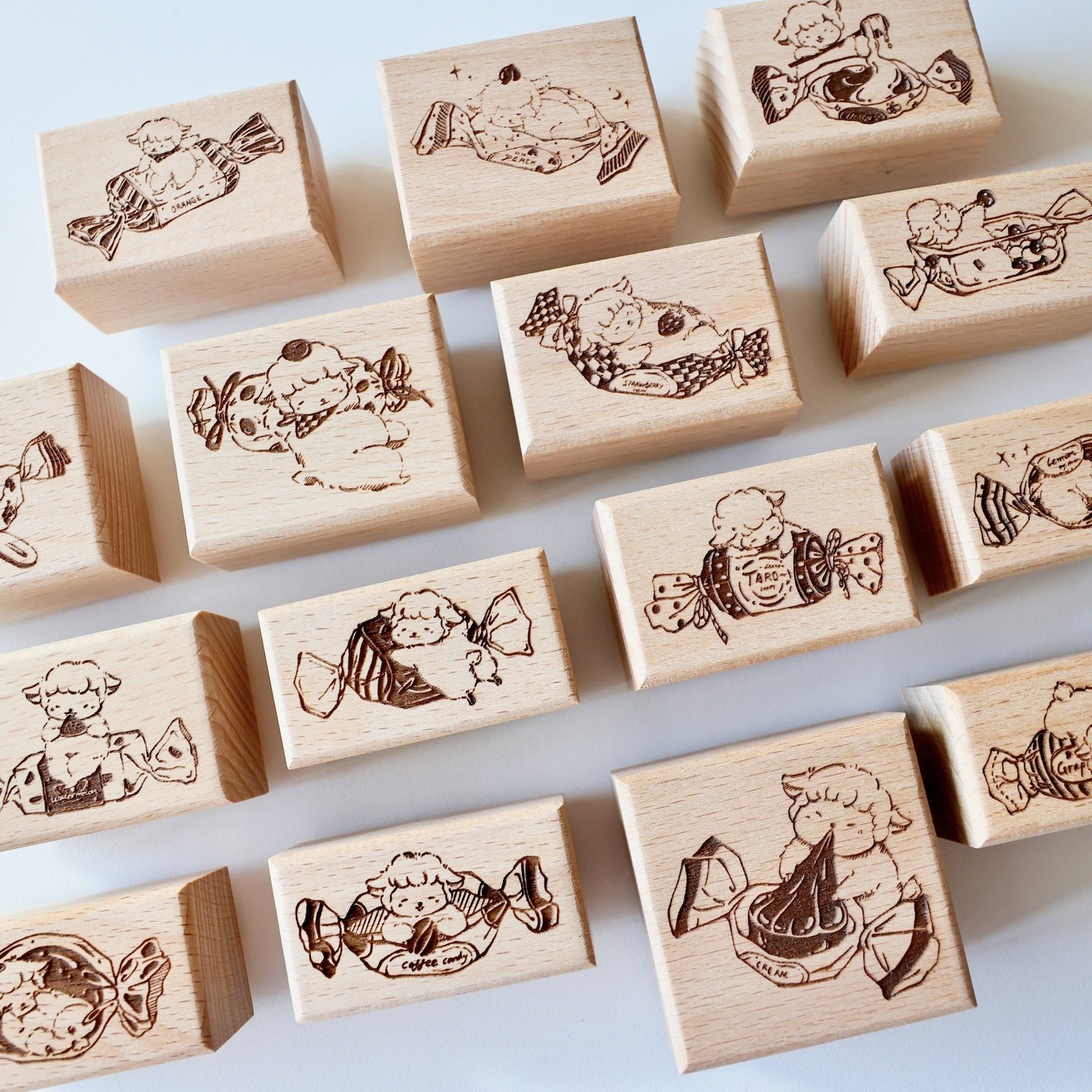 两只浣熊《软绵绵羊》实木印章