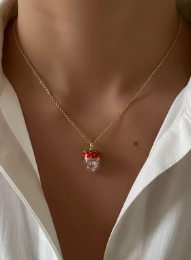 复古滴油草莓吊坠项链女金色链条轻奢小众锁骨链高级感吊坠项链