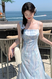 海边森系高级奢华高气质碎花a字吊带连衣裙女新款2024清爽夏款