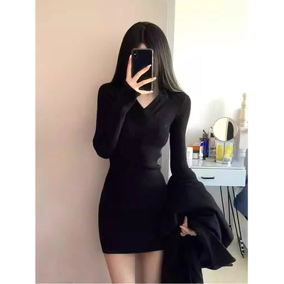 小妈紧身包臀裙秋冬季内搭黑色针织长袖连衣裙女小个子新款短裙子