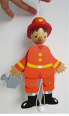 可动小木偶人礼 消防员提线人偶宝宝玩具 绿绿木屋 木制拉线玩偶