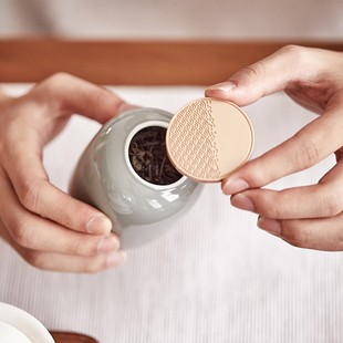创意色釉陶瓷钛合金密封罐子小家用用茶仓随身便携茶具茶叶罐礼盒