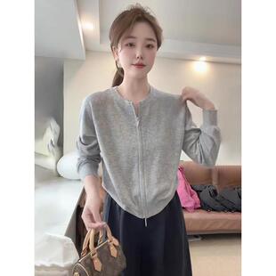 灰色薄款圆领长袖针织衫女2026新款春秋短款毛衣开衫外套洋气上衣