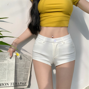 白色美式低腰紧身超短裤女款夏季外穿显瘦直筒休闲a字夏天热裤子