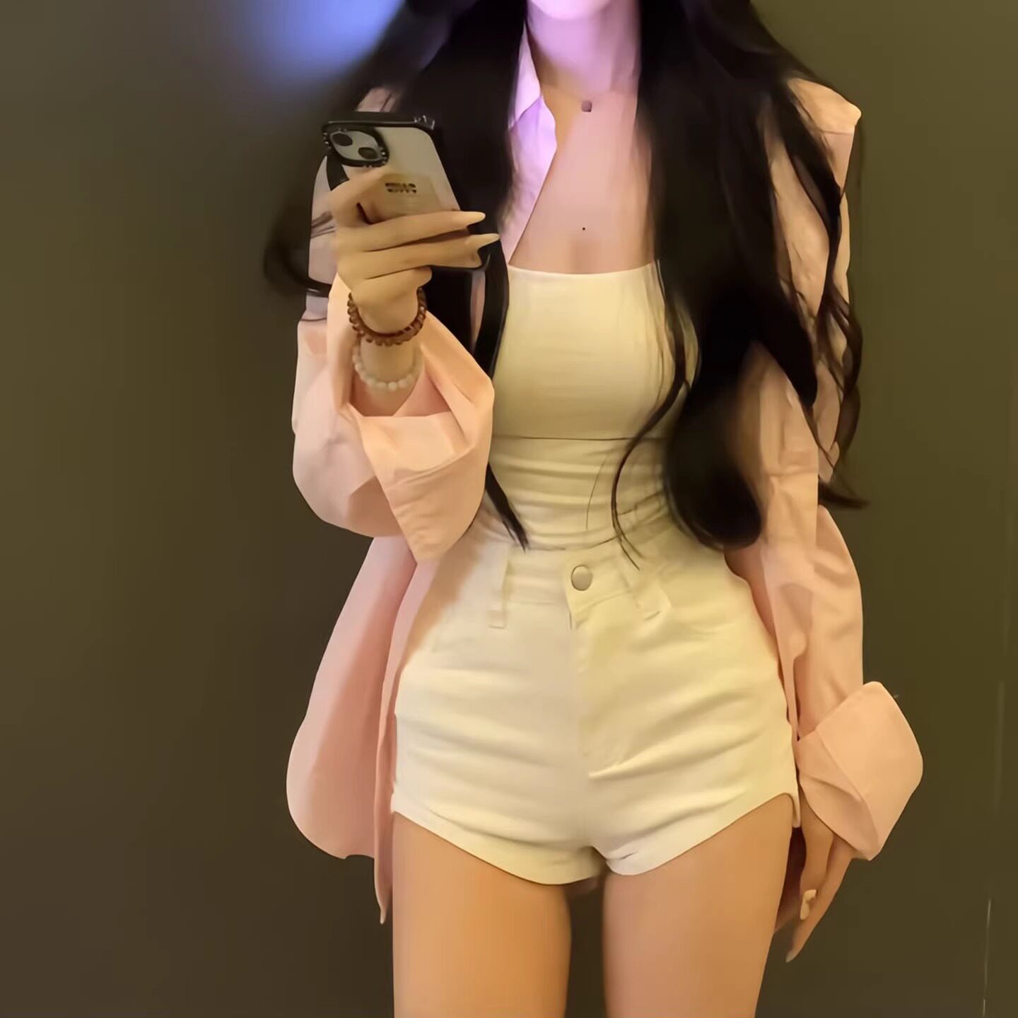 设计感显腿长白色短裤图片