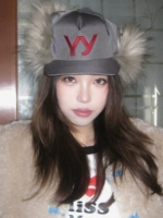 Добавлен серой*Yy Факс меховой Cap23 Осень и Зимние уши защитные уши вышитые вышитые вышива