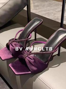 BV ANNCLTB紫色绸缎水钻一字带凉鞋露趾外穿白色蝴蝶结高跟凉拖鞋