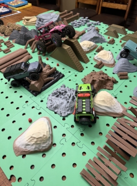 DIY定制-RC遥控axial越野攀爬车1: 18/24/30岩石路赛道泥地美嘉欣