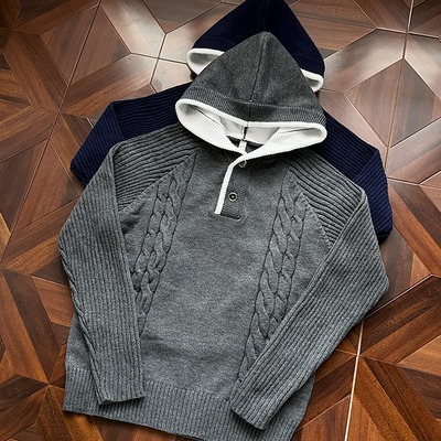 宝蓝绞花拼色连帽重磅保暖毛衣男