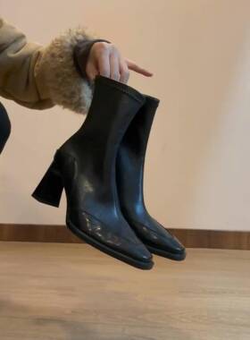 方头高跟短靴女秋冬新款黑色法式弹力粗跟瘦瘦靴覆古美拉德1213r