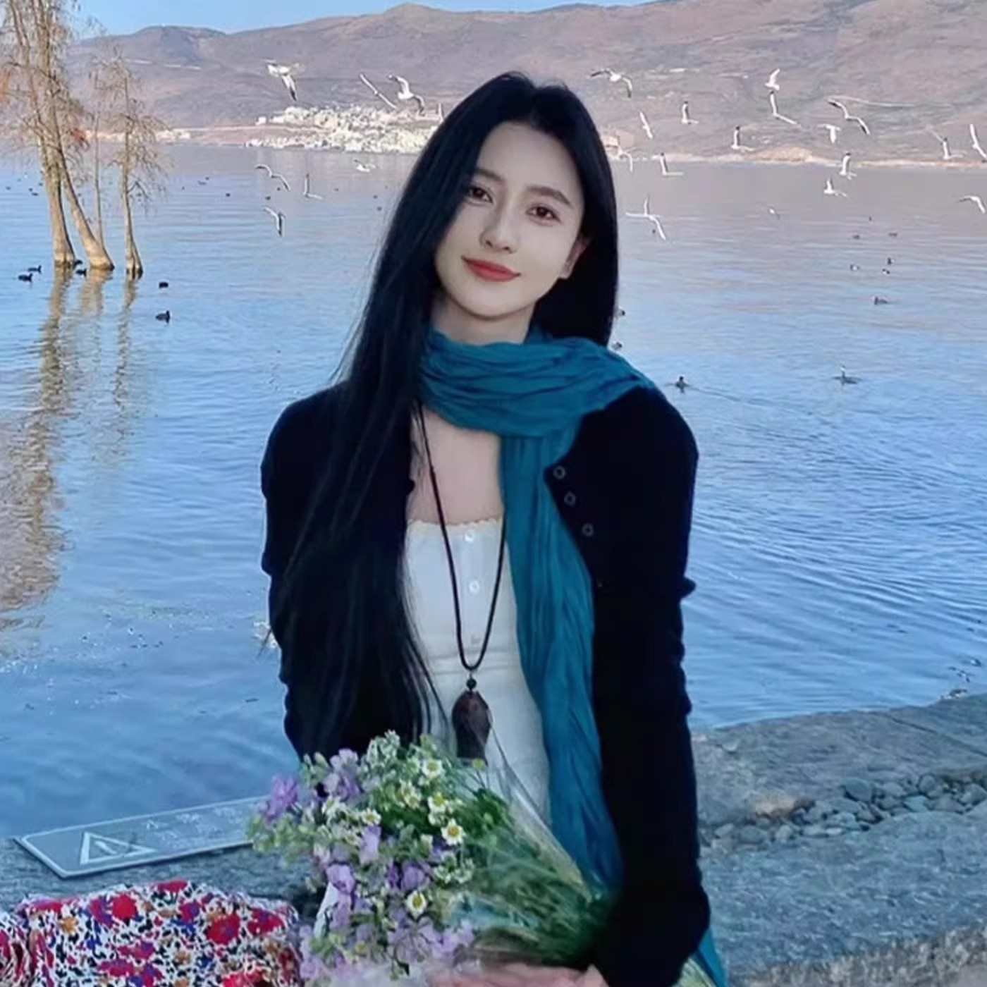 文艺风湖蓝色围巾女春夏季棉麻褶皱长款丝巾围脖云南大理旅游披肩