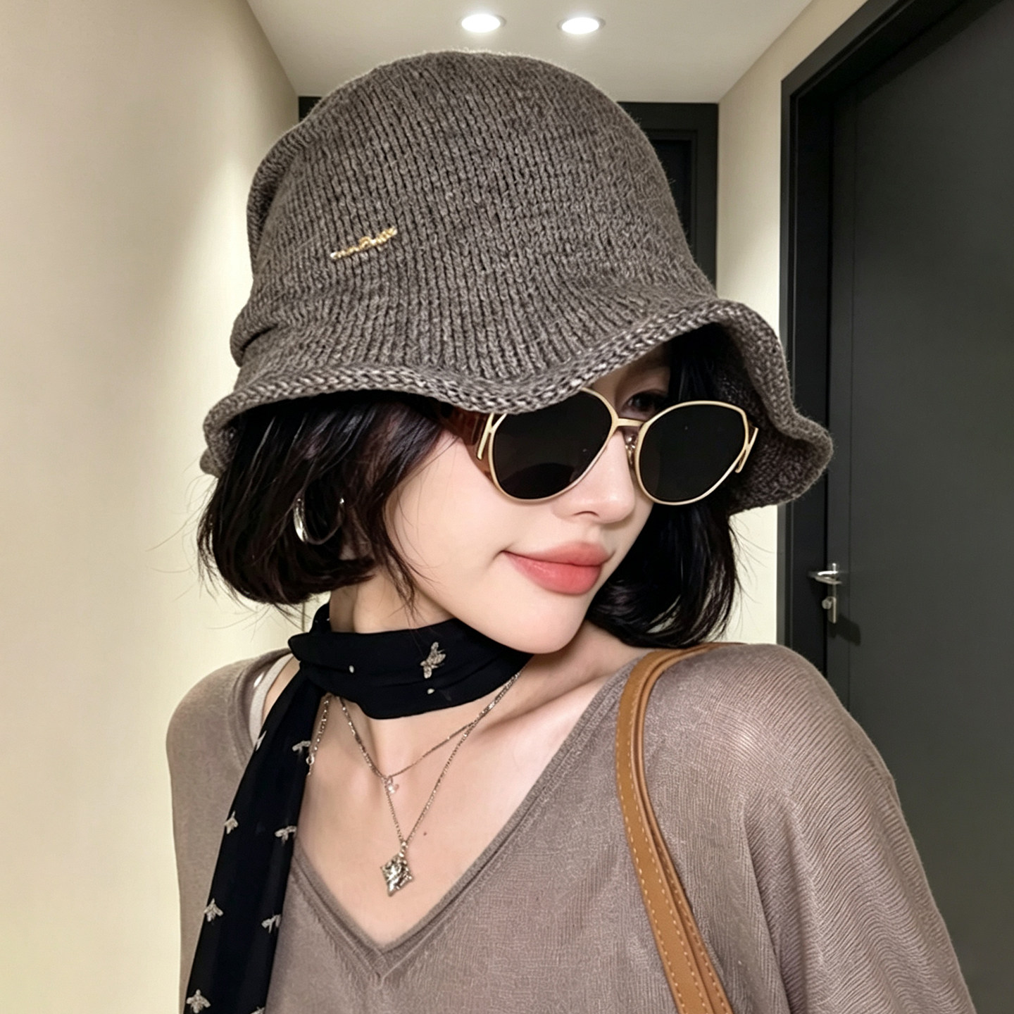 秋季女款复古针织宽檐遮阳渔夫帽图片