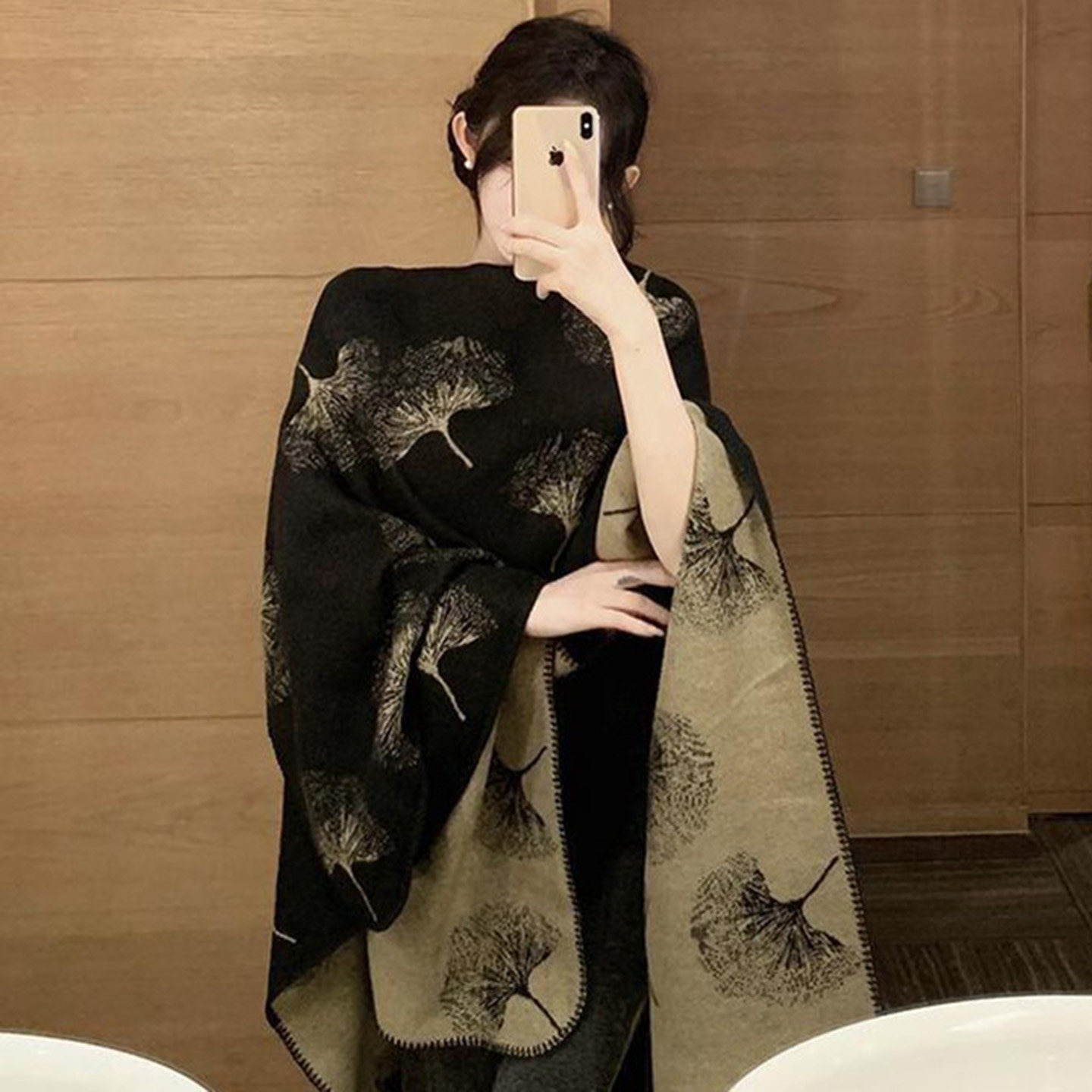 中国风银杏叶披肩女保暖斗篷