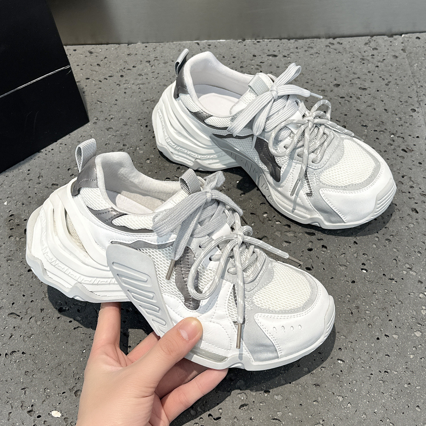 春季超火巨好看运动老爹鞋子女款2026年新款不累脚厚底休闲跑步鞋