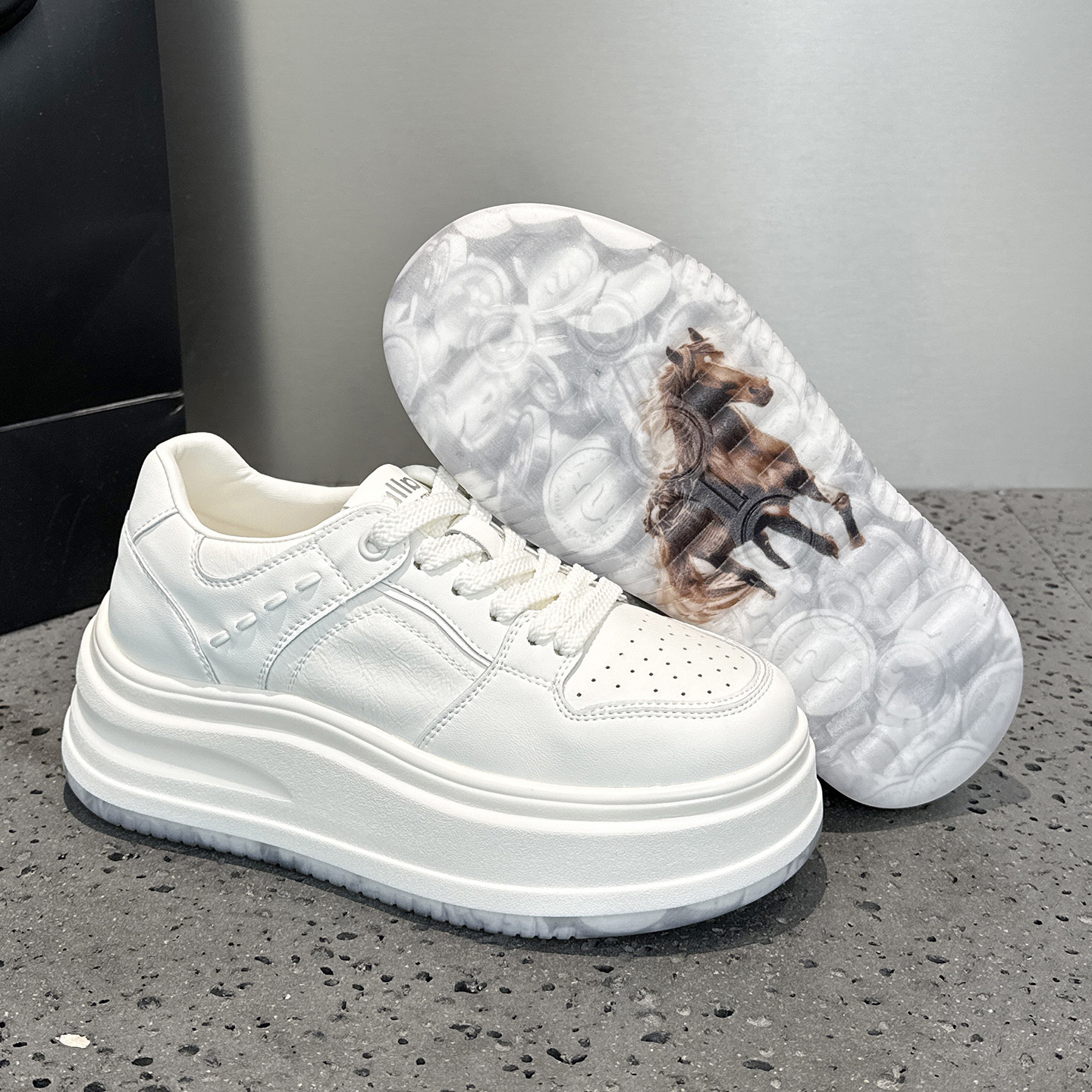 超火气质真皮小白鞋女2026年春季新款巨好看厚底增高运动休闲板鞋,女鞋,时尚休闲鞋,淘宝优惠券,粉丝福利购,淘宝优惠卷