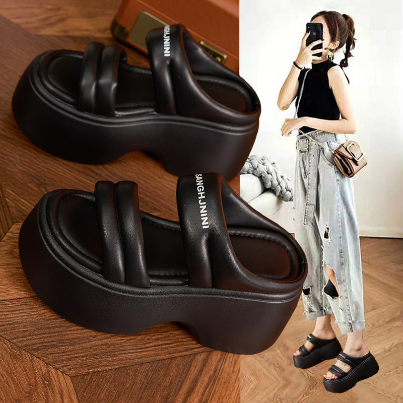夏季一字黑色拖鞋女外穿2024新款厚底松糕轻便露趾面包沙滩凉拖鞋