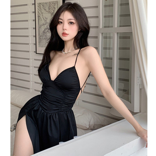 纯欲风御姐甜辣小黑裙女夏天新款交叉绑带独特露背性感绝美连衣裙