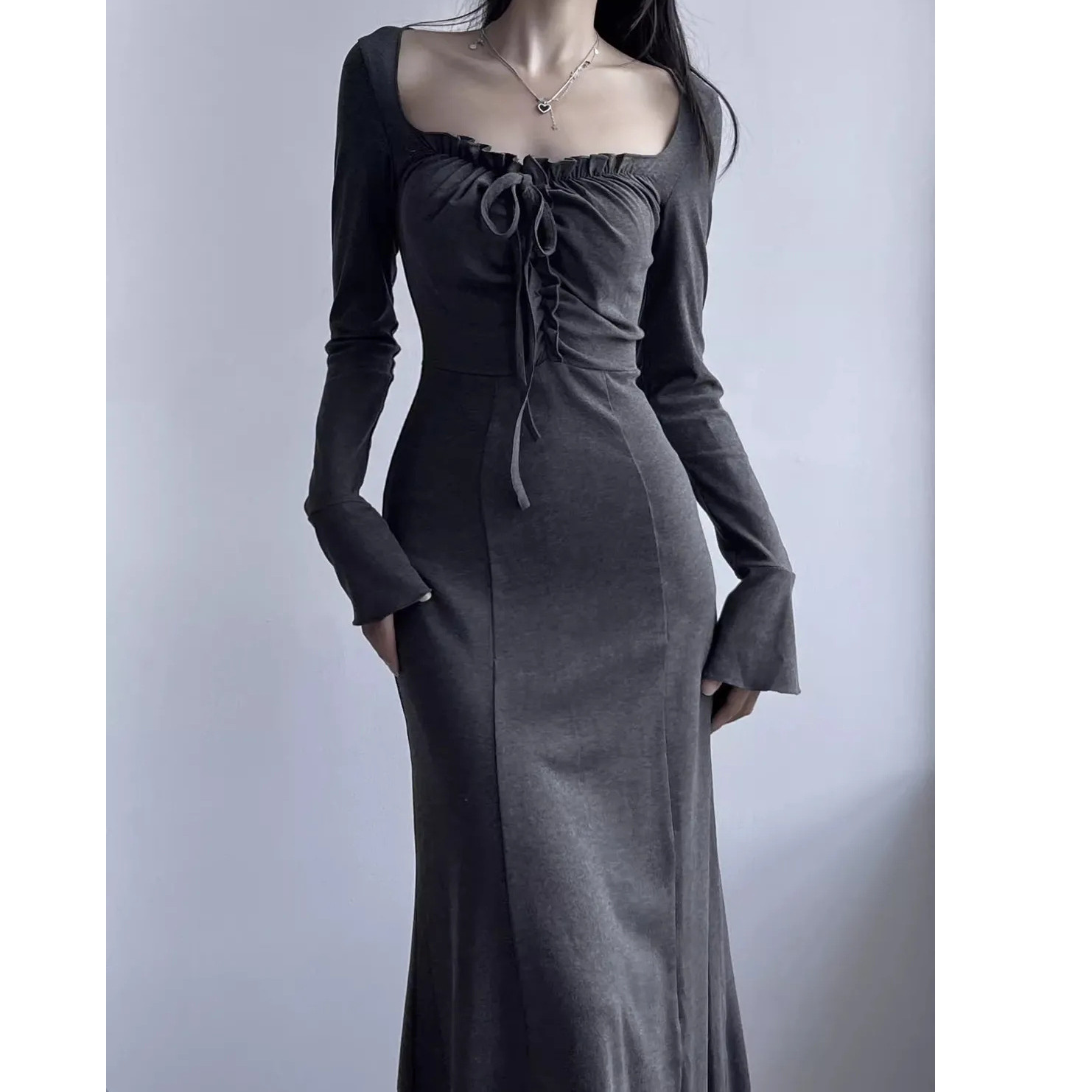 法式高级氛围感内搭打底裙女春秋新款修身绑带御姐辣妹包臀连衣裙