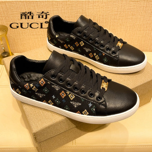 酷奇男鞋欧洲站小蜜蜂复古轻奢小白鞋新款真皮休闲运动百搭板鞋男