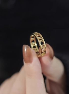 钛钢食指男简约冷淡风不掉色情侣对戒小众设计镂空罗马数字戒指女