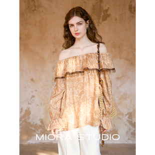 荷叶边一字肩上衣 衬衫 Miorastudio法式 复古姜黄色气质露肩喇叭袖