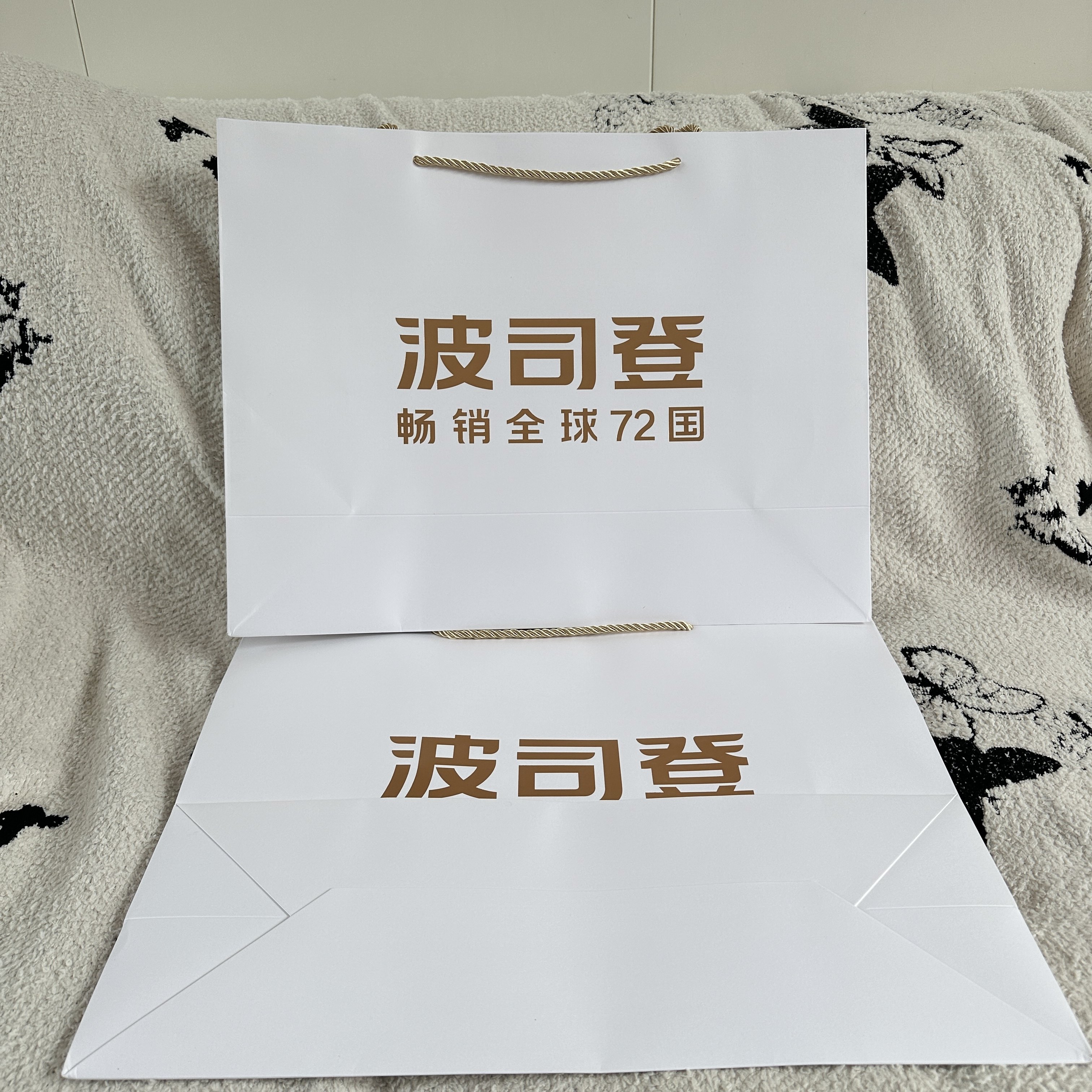 波司登专柜购物袋 全新正品羽绒服白色礼品袋 大号棉服手拎袋送礼