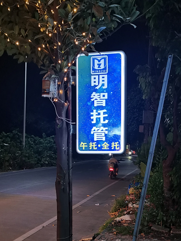 新品降价吸塑灯箱挂墙式 双面圆形方形户外led电线杆路灯杆广告牌