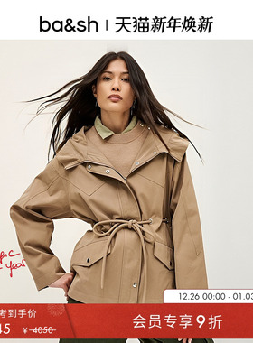 bash2026新款春季复古驼色抽绳收腰连帽设计短款风衣外套1E26ILIO