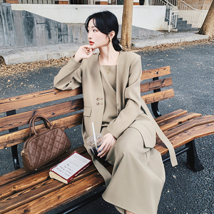 2025秋季新款高级感轻熟风西装套装女气质女神范吊带裙淡人两件套图片