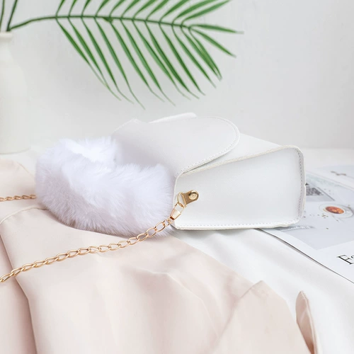 Небольшая сумка, цепь