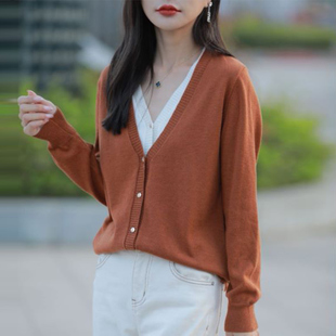 2025新款 長袖 女寬松顯瘦V領毛衫 精紡羊毛拼色假兩件毛針織打底衫