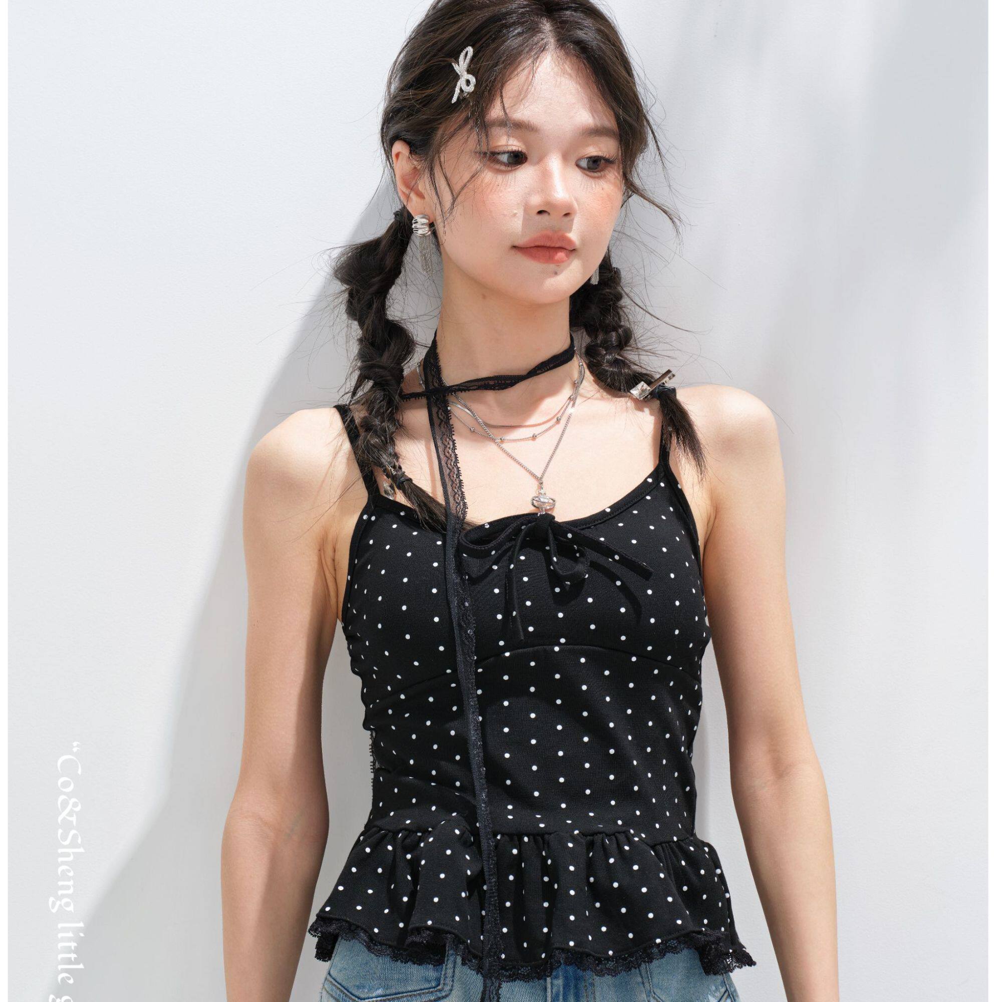 重生小个子黑白波点吊带背心夏季新款系带收腰荷叶边短款上衣女