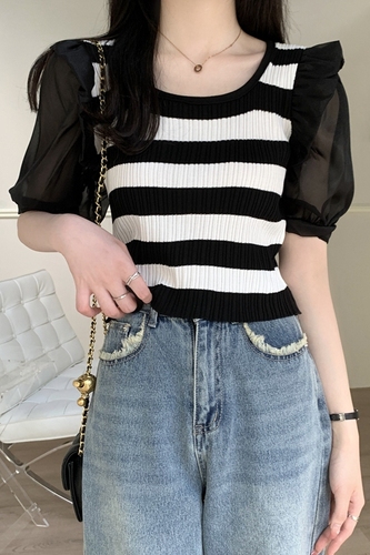 Real shooting and real price Korean version stripe stitching design feeling sweet LACE SHORT SLEEVE knitted women's top