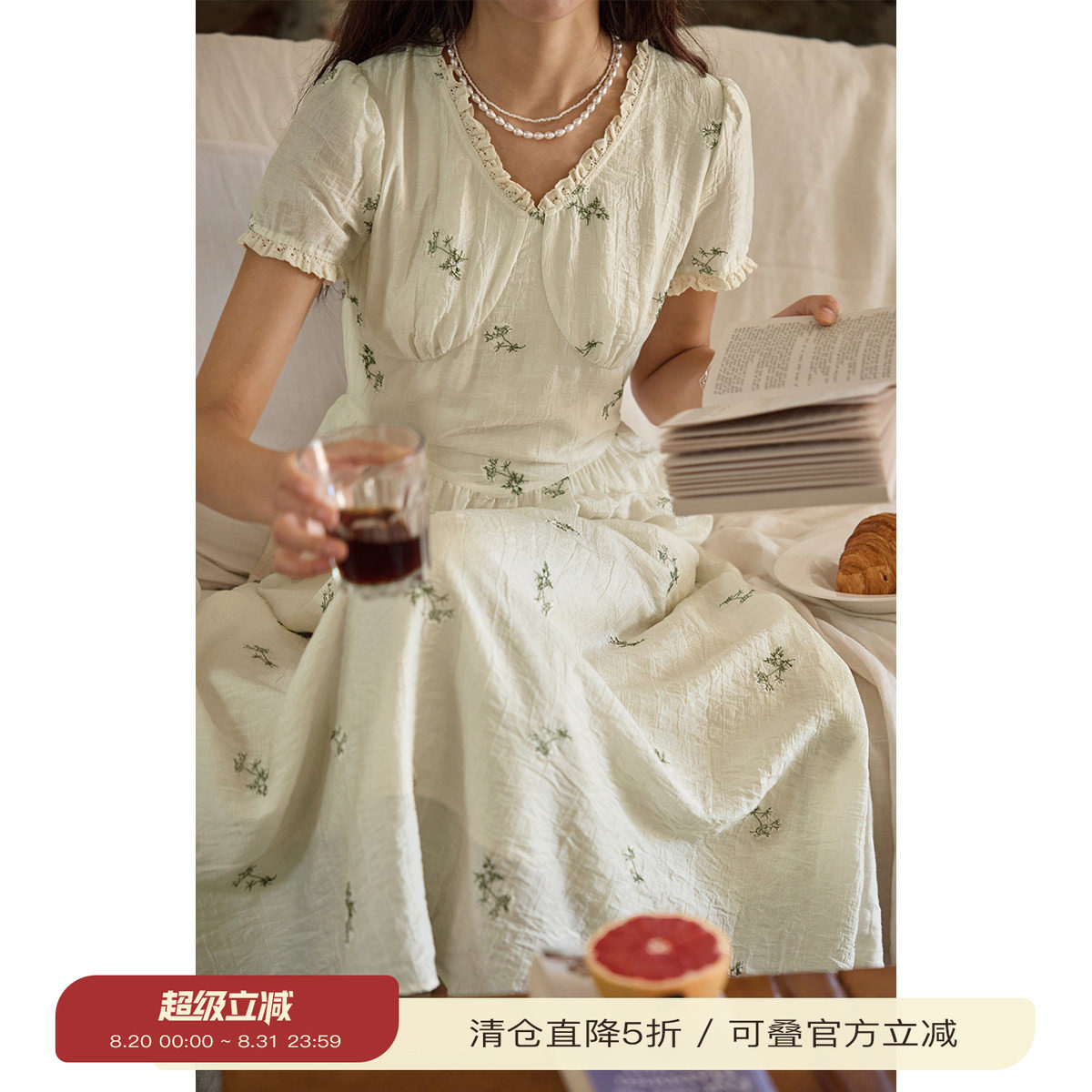 solighter法式绣花碎花v领连衣裙图片