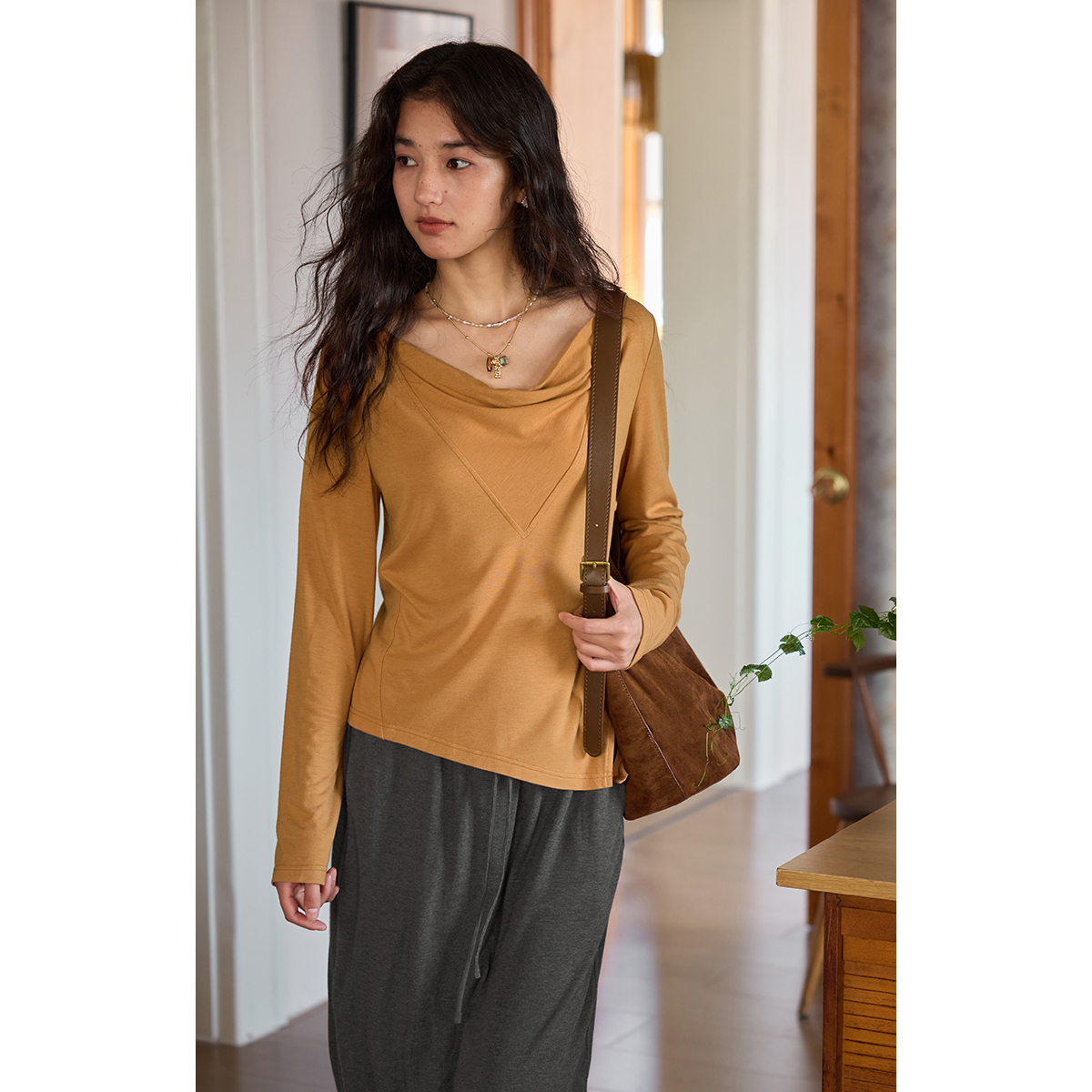 solighter莫代尔荡领长袖针织T恤