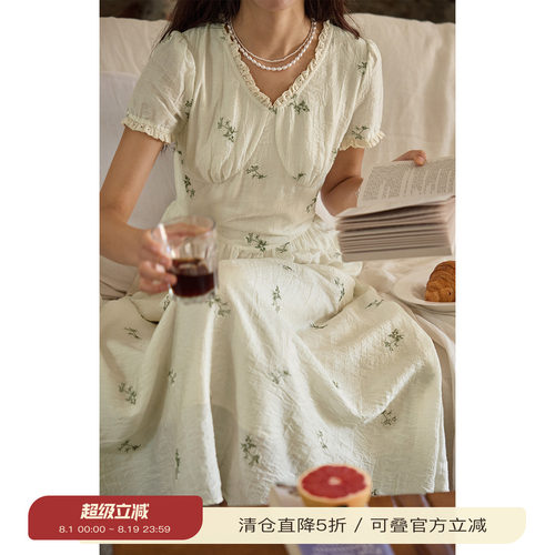 solighter法式绣花碎花v领连衣裙
