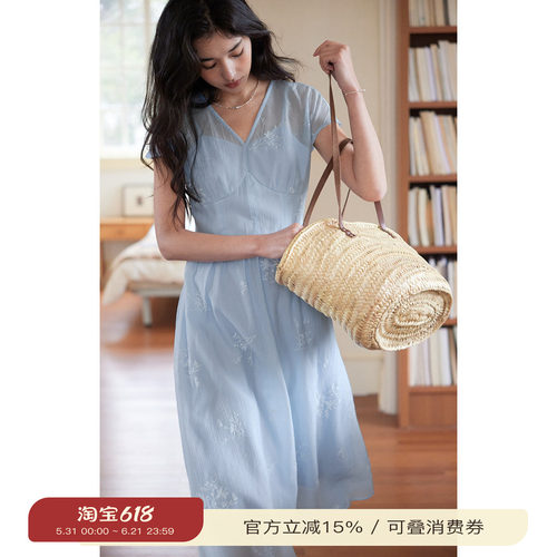 solighter法式绣花v领收腰连衣裙