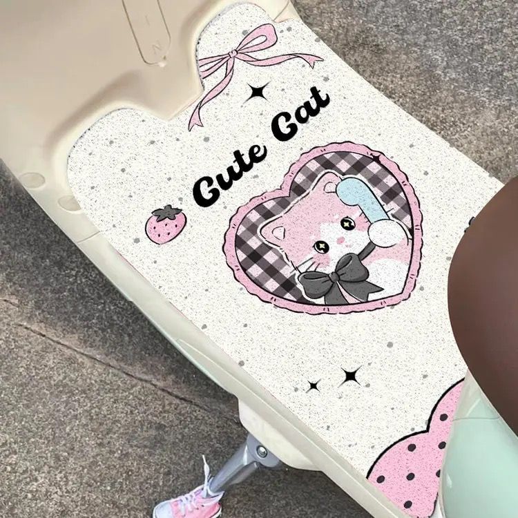 卡通新款可爱丝圈电动车脚垫通用型需自裁隔水隔沙电动车踏板脚垫