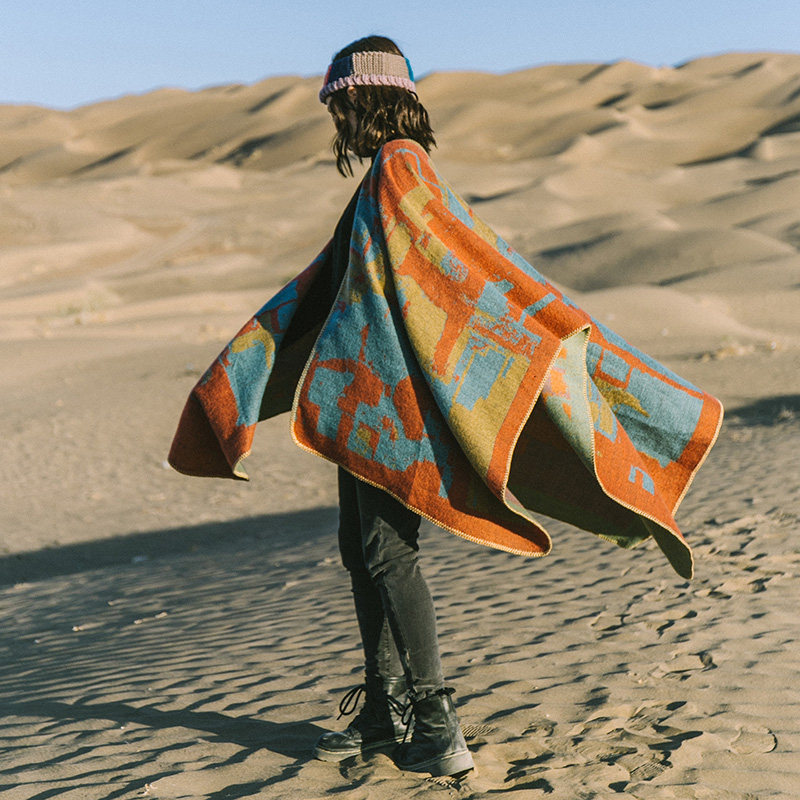 旅途中的温暖披肩 仿羊绒民族风提花加厚大斗篷保暖度假沙漠拍照