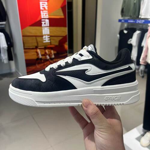 鸿星尔克2026年春季新品男子运动滑板鞋轻便运动鞋 11124401267