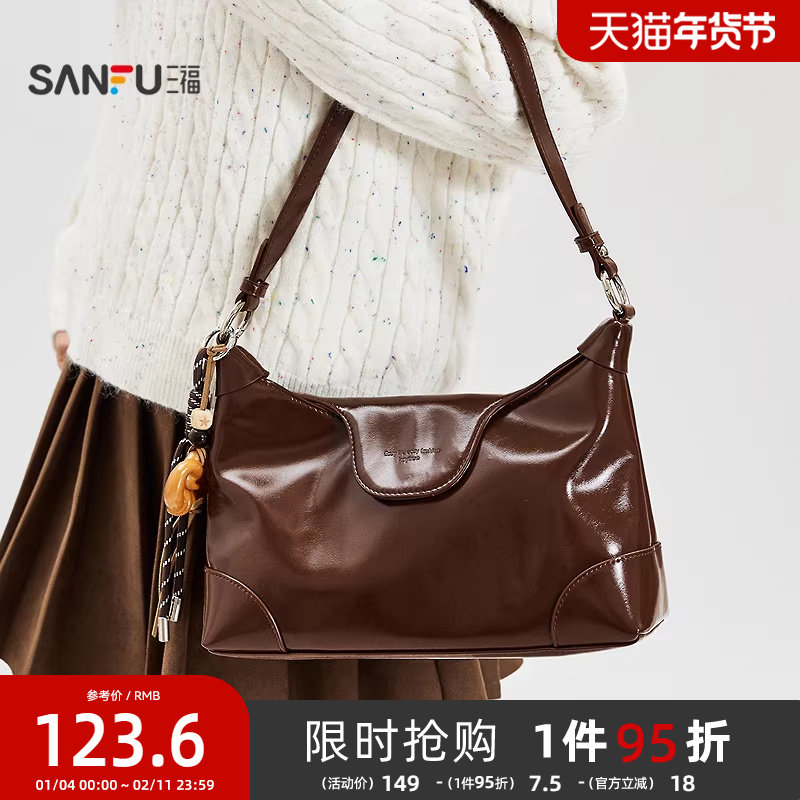 三福腋下包25年冬松弛漫游韩系简约法棍包可爱挂件亮面女包500173,箱包皮具/热销女包/男包,腋下包,淘宝优惠券,粉丝福利购,淘宝优惠卷