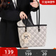 三福托特包女OL复古系列可爱挂件包满印女包472872